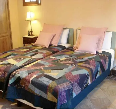 Pokade Climatisée De 235 M2 Piscine Sans Vis à Vis Grand Jardin Totalement Clos