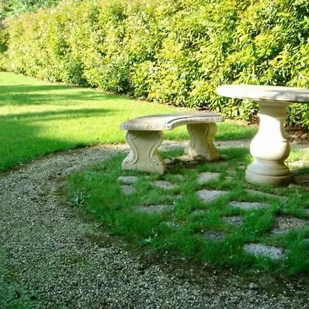 Pokade Climatisée De 235 M2 Piscine Sans Vis à Vis Grand Jardin Totalement Clos Villa