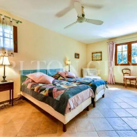 Villa Pokade Climatisée De 235 M2 Piscine Sans Vis à Vis Grand Jardin Totalement Clos Vallauris