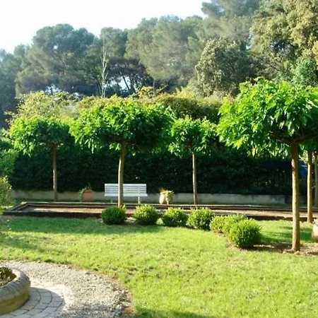 Pokade Climatisee De 235 M2 Piscine Sans Vis A Vis Grand Jardin Totalement Clos Vila Vallauris