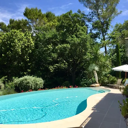 Villa Pokade Climatisée De 235 M2 Piscine Sans Vis à Vis Grand Jardin Totalement Clos Vallauris