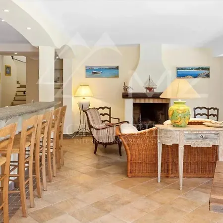 Pokade Climatisée De 235 M2 Piscine Sans Vis à Vis Grand Jardin Totalement Clos Villa Vallauris