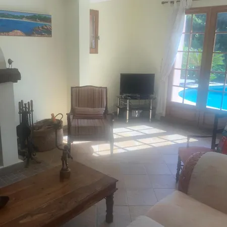 Pokade Climatisee De 235 M2 Piscine Sans Vis A Vis Grand Jardin Totalement Clos *
